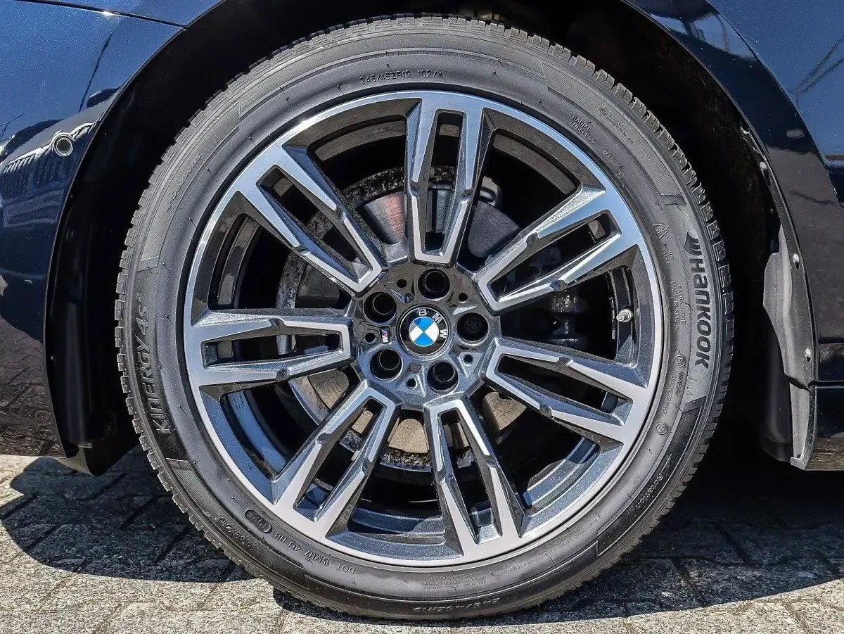 Gebraucht BMW 520 M Sport 208 PS (152 kW) 2024 Schwarz Limousine