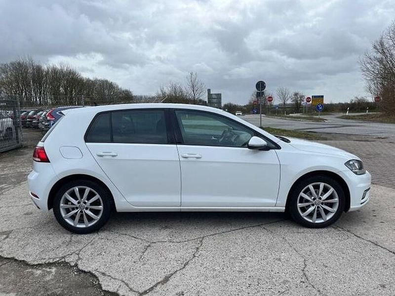 Gebraucht VW Golf VII Comfortline 131 PS (96 kW) 2017 Weiß Limousine