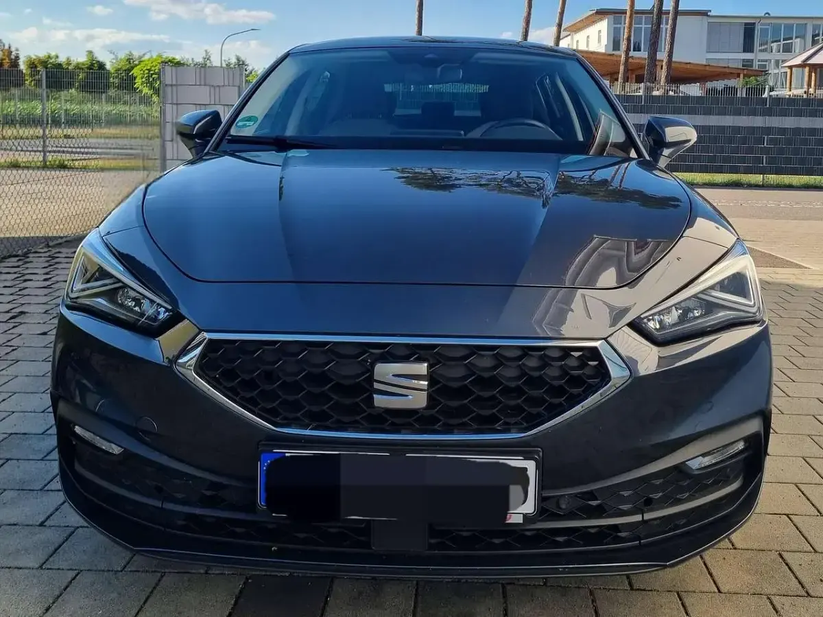 Gebraucht Seat Leon Style 131 PS (96 kW) 2022 Grau Limousine