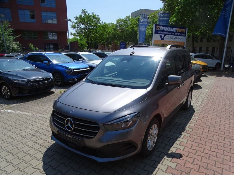 Grau Gebraucht 2024 Mercedes T180 Progressive Van / Kleinbus | 29.900 € (Etwas zu teuer) - Bild 1/2