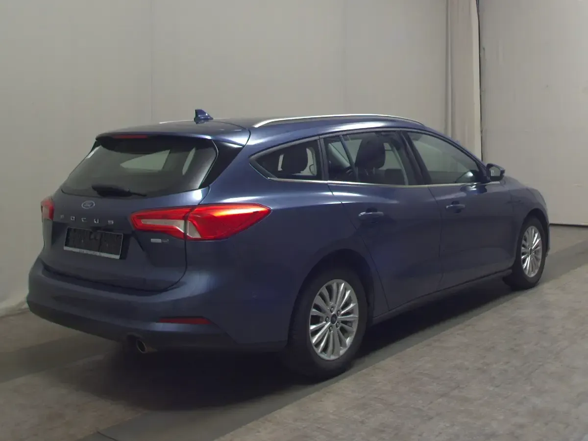 Gebraucht Ford Focus Titanium 125 PS (91 kW) 2021 Chromablau metallic Limousine