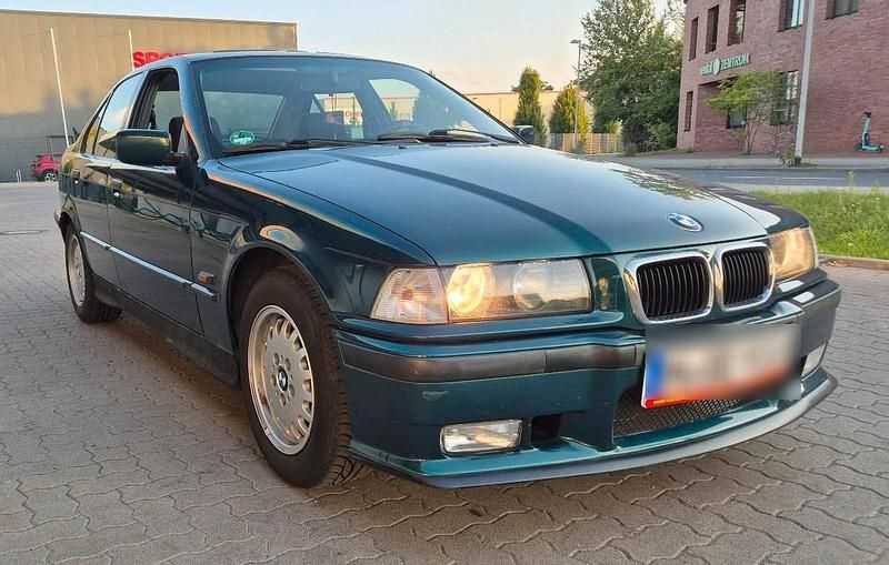 Grün Gebraucht 1995 BMW 316 Limousine | 5.099 € - Bild 1/4