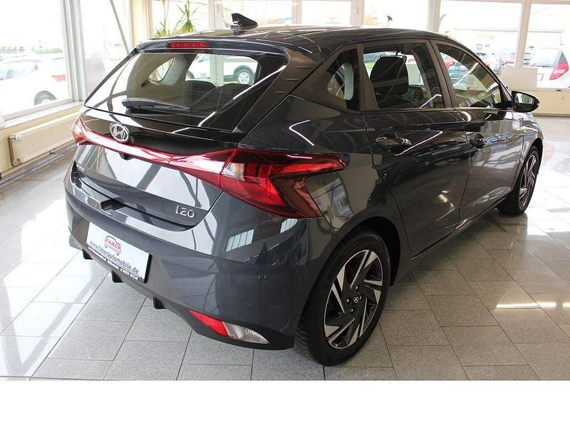 Gebraucht Hyundai i20 Trend 101 PS (74 kW) 2023 Grau Kleinwagen