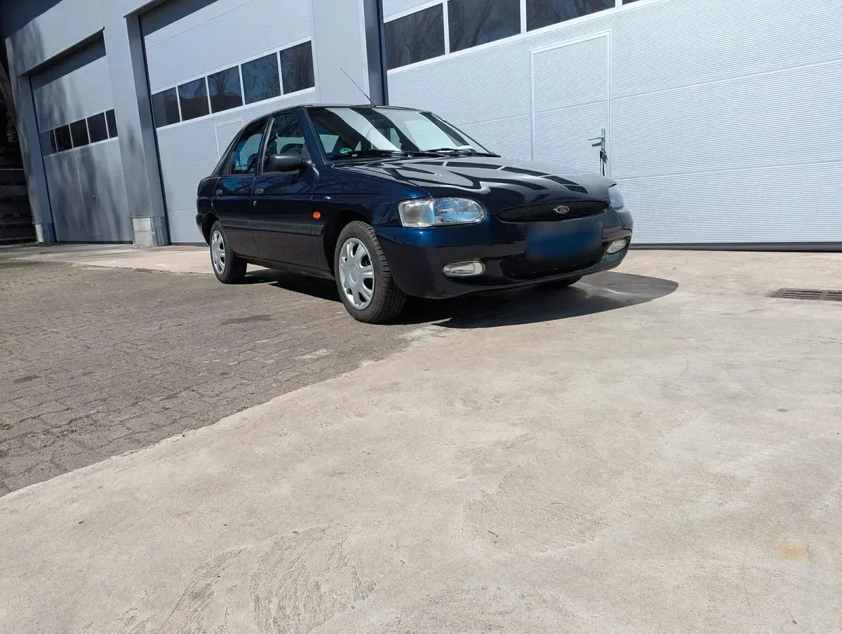 Gebraucht Ford Escort 90 PS (66 kW) 1998 Blau Limousine