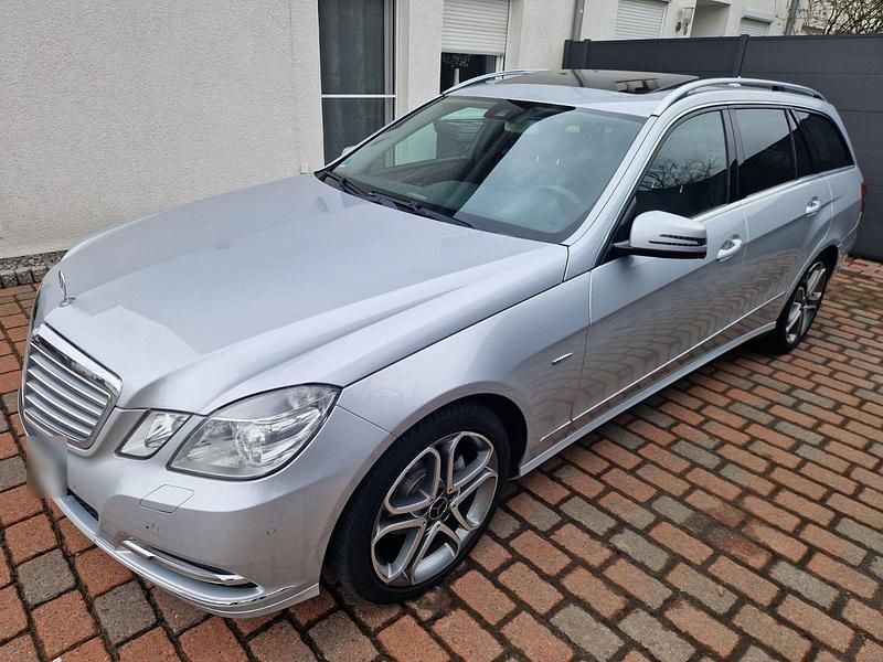 Gebraucht Mercedes E220 170 PS (125 kW) 2011 Silber Kombi