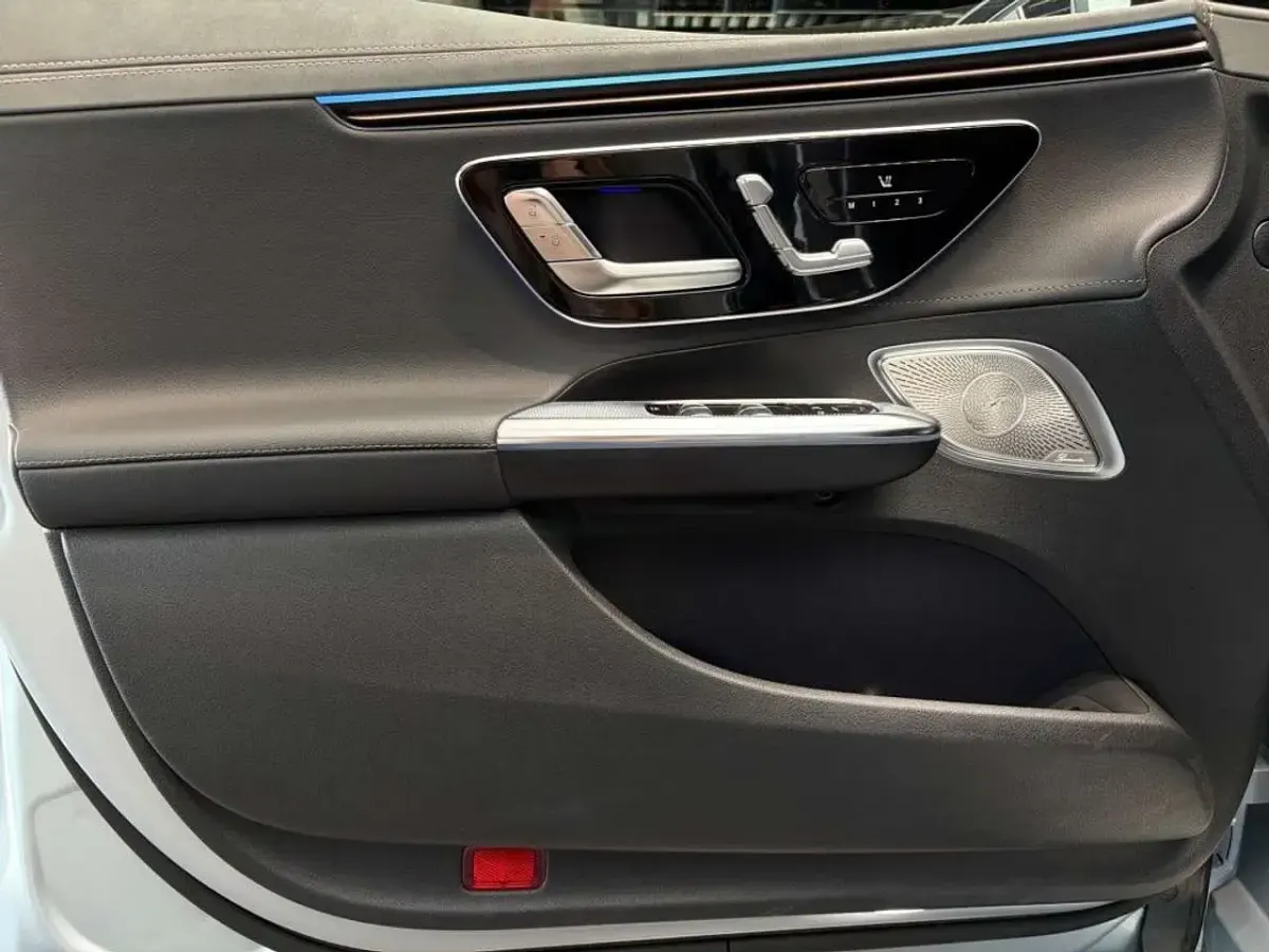 Gebraucht Mercedes EQE300 Premium 180 kW (245 PS) 2025 Silber Limousine