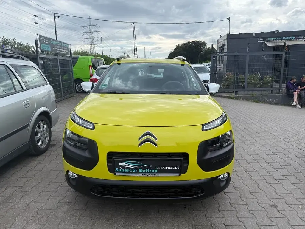Gebraucht Citroën C4 SELECTION 82 PS (60 kW) 2016 Gelb SUV