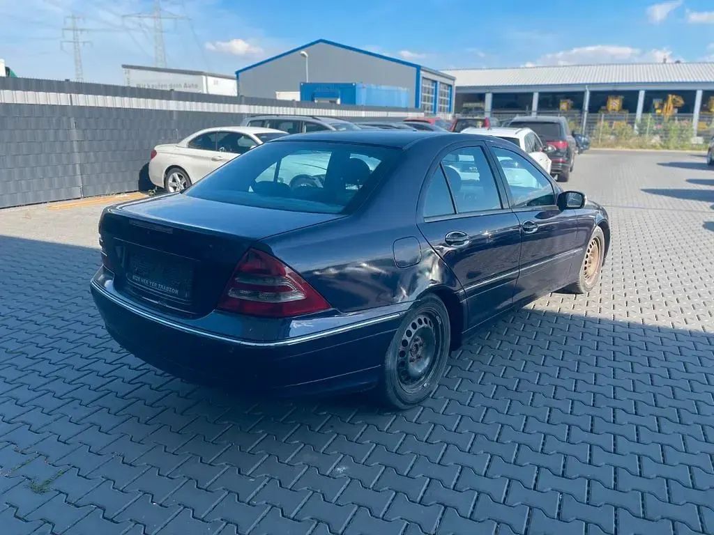 Gebraucht Mercedes C220 Avantgarde 143 PS (105 kW) 2002 Blau Limousine