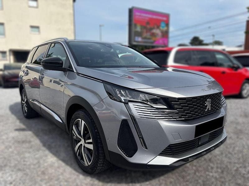 Grau Gebraucht 2022 Peugeot 5008 Allure Van / Kleinbus | 18.088 € (Fairer Preis) - Bild 1/4