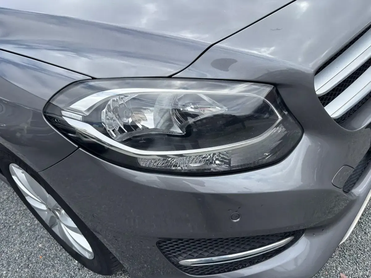Gebraucht Mercedes B200 136 PS (100 kW) 2018 Grau Kleinwagen