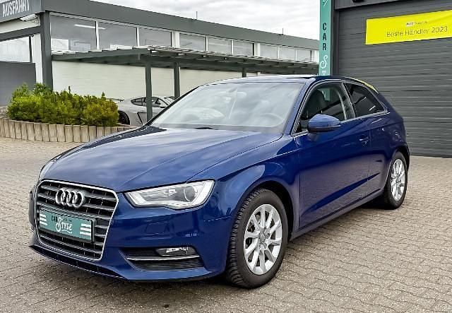 Scubablau metallic Gebraucht 2013 Audi A3 Attraction Limousine | 11.490 € (Fairer Preis) - Bild 1/4