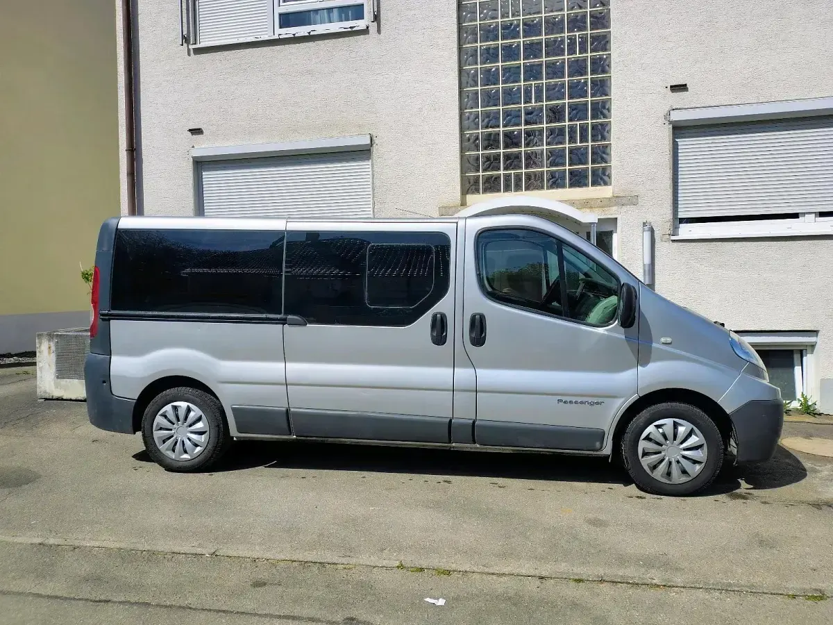Second-hand Renault Trafic 145 CP (106 kW) 2007 Gri Monovolum