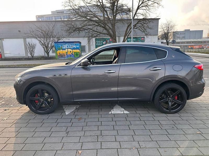 Gebraucht Maserati Levante 275 PS (202 kW) 2017 Grau SUV
