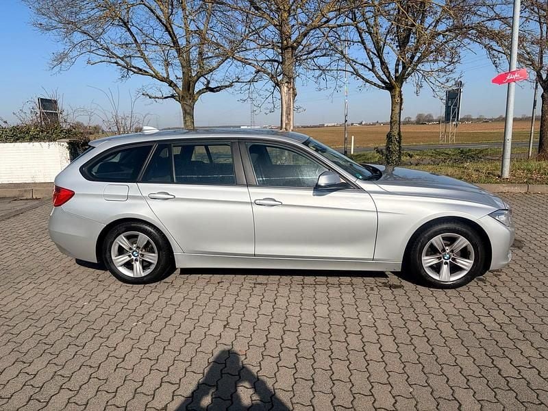 Gebraucht BMW 318 150 PS (110 kW) 2013 Silber Kombi