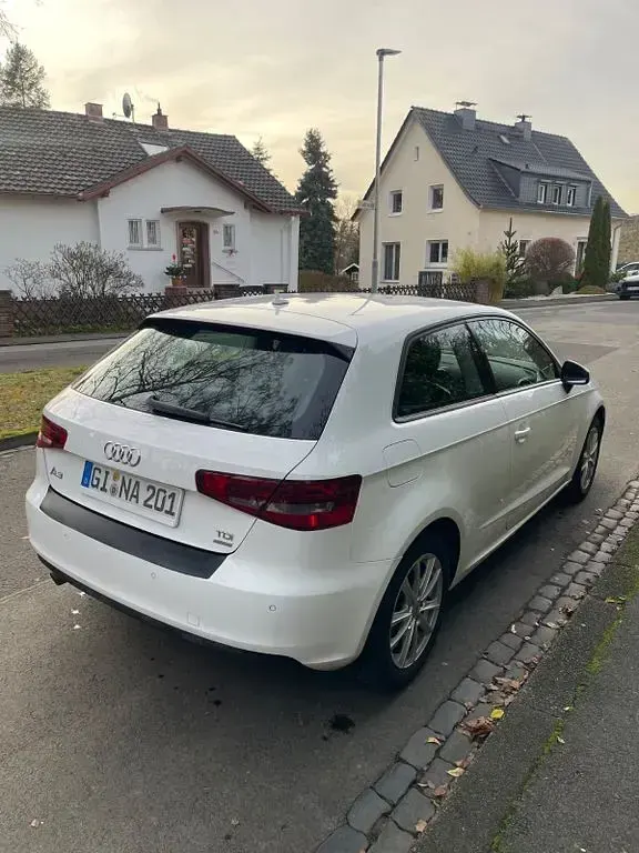 Gebraucht Audi A3 Attraction 110 PS (80 kW) 2016 Weiß Limousine
