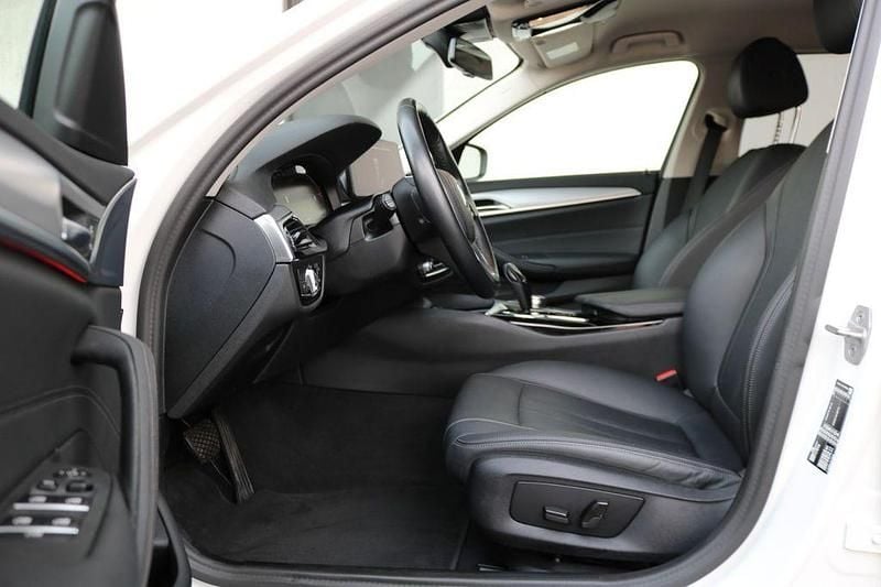 Gebraucht BMW 520 190 PS (139 kW) 2022 Weiß Limousine