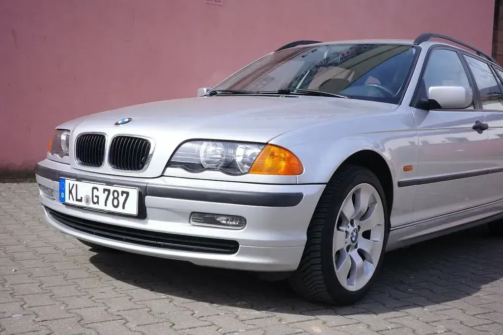 Gebraucht BMW 318 118 PS (86 kW) 2001 Silber Kombi