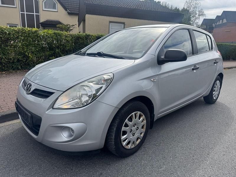 Silber Gebraucht 2010 Hyundai i20 Active Kleinwagen | 2.250 € (Superpreis) - Bild 1/4