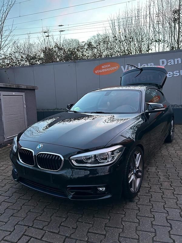 Gebraucht BMW 118 Sport Line 150 PS (110 kW) 2019 Schwarz Kleinwagen