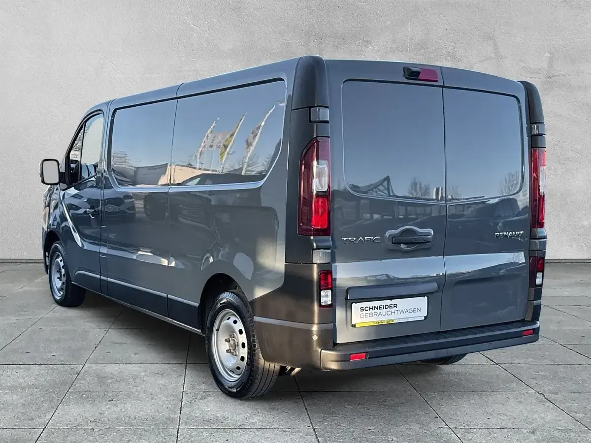 Gebraucht Renault Trafic Komfort 131 PS (96 kW) 2022 Grau Van / Kleinbus