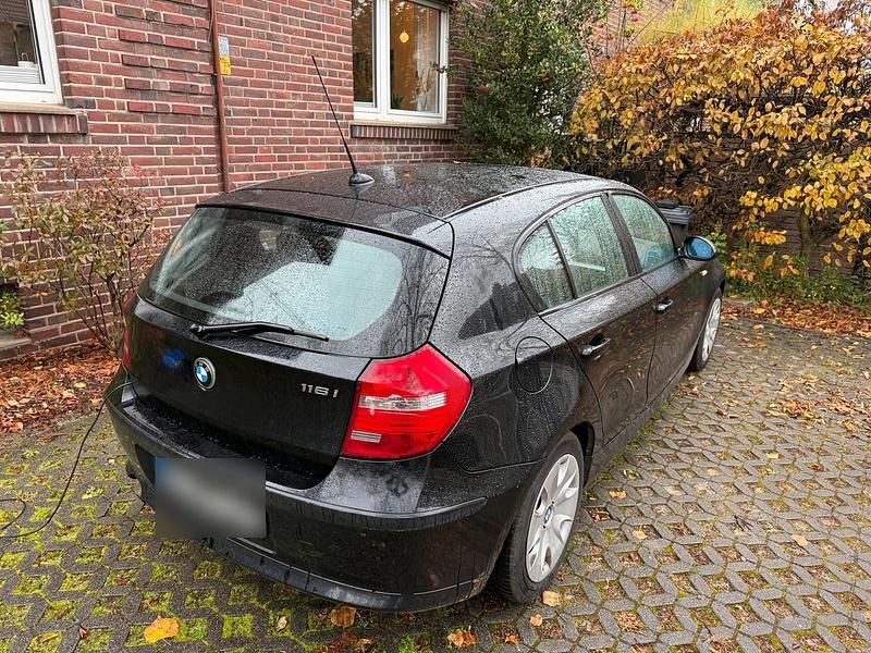 Gebraucht BMW 116 122 PS (89 kW) 2009 Schwarz Kleinwagen