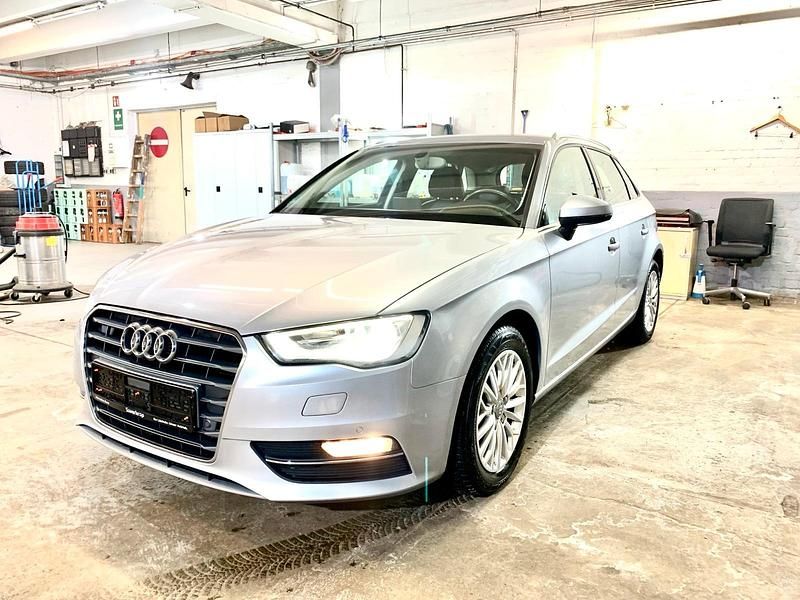Gebraucht Audi A3 110 PS (80 kW) 2014 Silber Limousine
