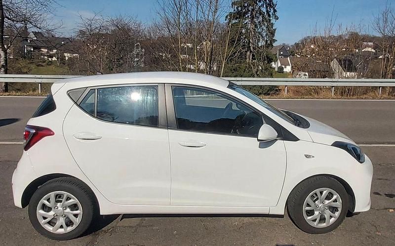 Gebraucht Hyundai i10 Classic 67 PS (49 kW) 2017 Weiß Kleinwagen