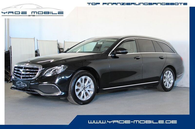Schwarz Gebraucht 2017 Mercedes E220 Exclusive Limousine | 24.500 € (Fairer Preis) - Bild 1/4