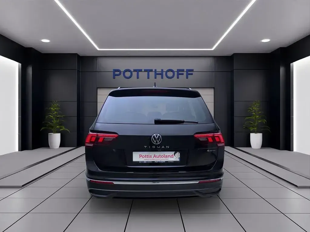 Gebraucht VW Tiguan Life 150 PS (110 kW) 2021 Schwarz SUV