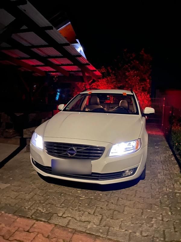 Gebraucht Volvo V70 Kinetic 181 PS (133 kW) 2016 Weiß Kombi