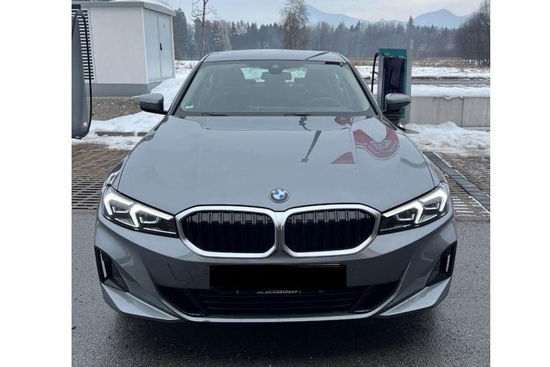 Gebraucht BMW 318 Shadowline 156 PS (114 kW) 2023 Silber Limousine