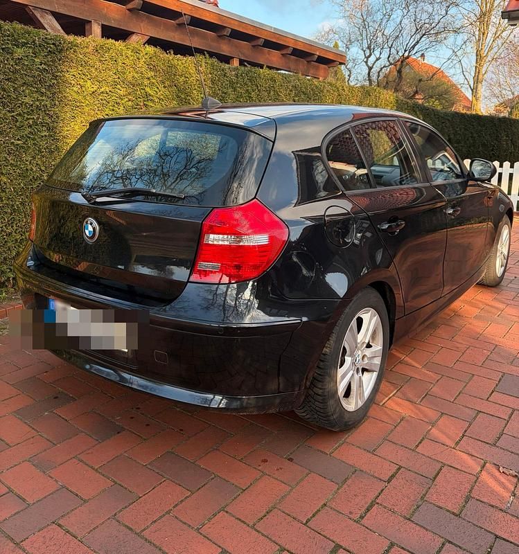 Gebraucht BMW 116 122 PS (89 kW) 2010 Schwarz Kleinwagen