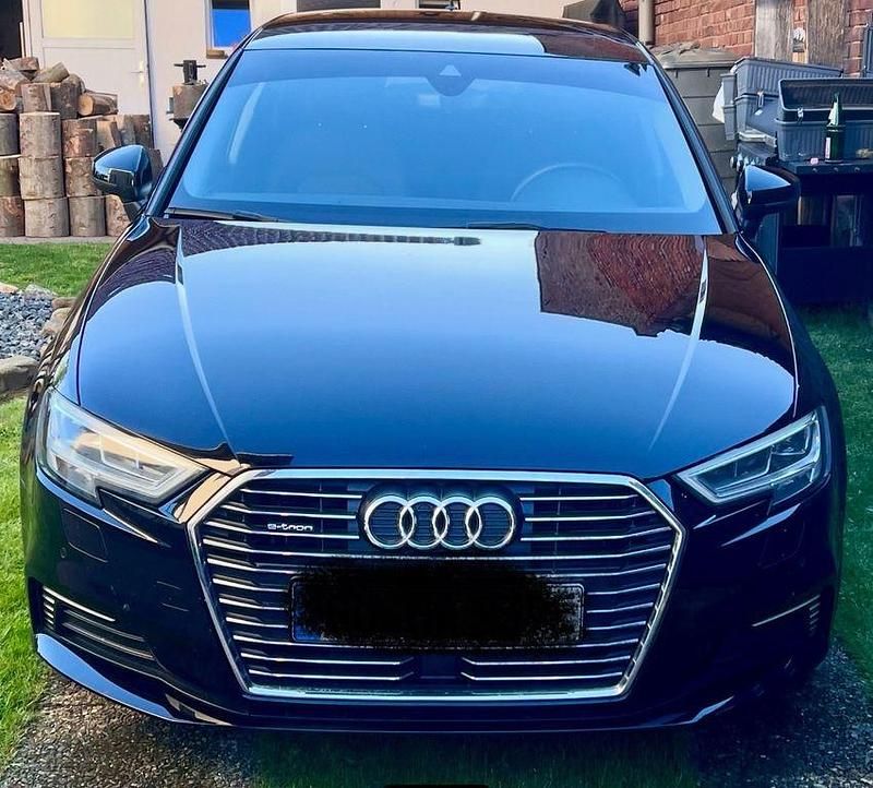 Schwarz Gebraucht 2016 Audi A3 e-tron S-Line Kleinwagen | 16.400 € (Superpreis) - Bild 1/4