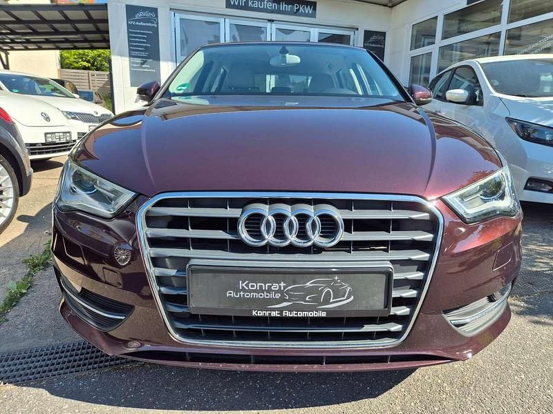 Używany Audi A3 Ambiente 150 KM (110 kW) 2013 Czerwony Sedan/Limuzyna