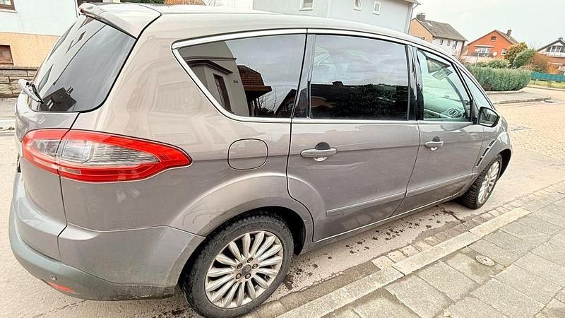 Gebraucht Ford S-MAX S 140 PS (102 kW) 2012 Braun Van / Kleinbus