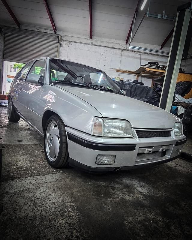 Silber Gebraucht 1990 Opel Kadett Limousine | 15.000 € - Bild 1/4