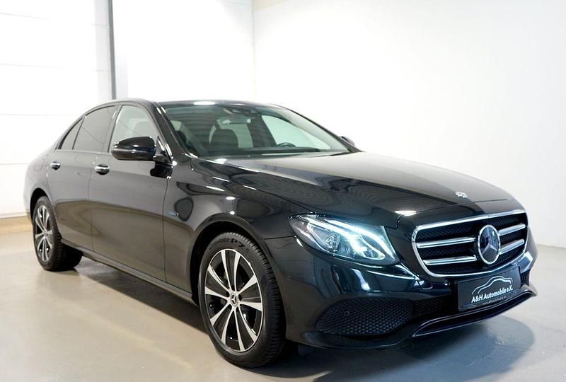 Schwarz Gebraucht 2020 Mercedes E300 Limousine | 26.790 € (Etwas zu teuer) - Bild 1/4