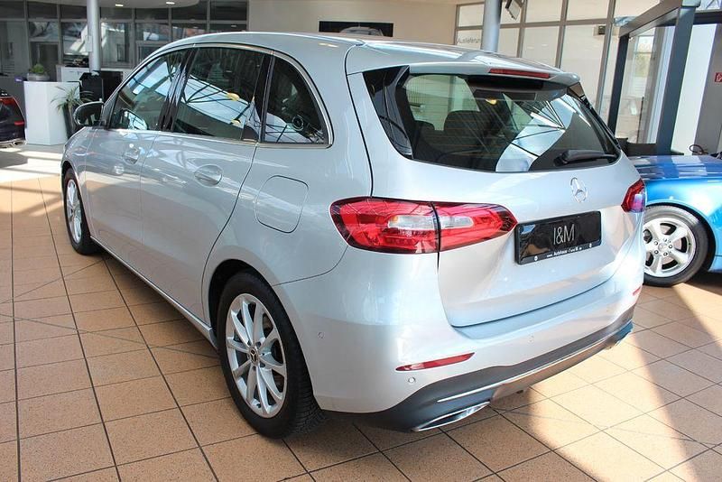 Gebraucht Mercedes B180 116 PS (85 kW) 2020 Silber Kleinwagen