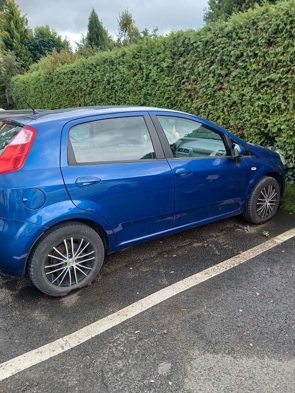 Blau Gebraucht 2009 Fiat Punto Dynamic Kleinwagen | 2.600 € (Fairer Preis) - Bild 1/4