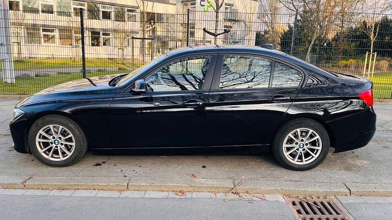 Second-hand BMW 320 Performance 184 CP (135 kW) 2014 Negru Berlinǎ