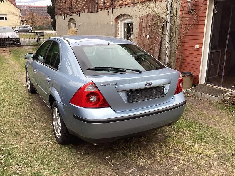 Gebraucht Ford Mondeo 145 PS (106 kW) 2004 Blau Limousine
