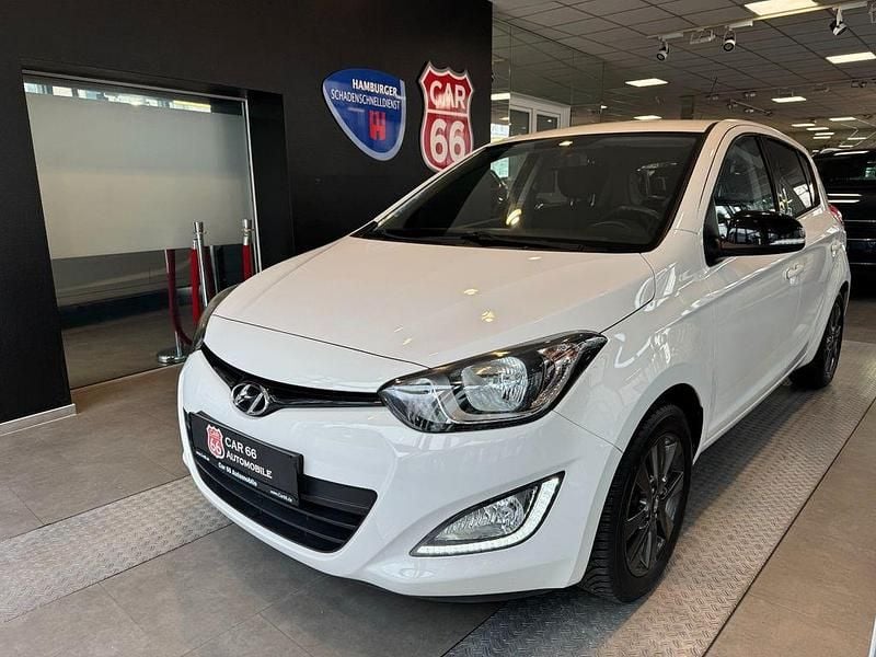 Gebraucht Hyundai i20 Edition 86 PS (63 kW) 2015 Weiß Limousine