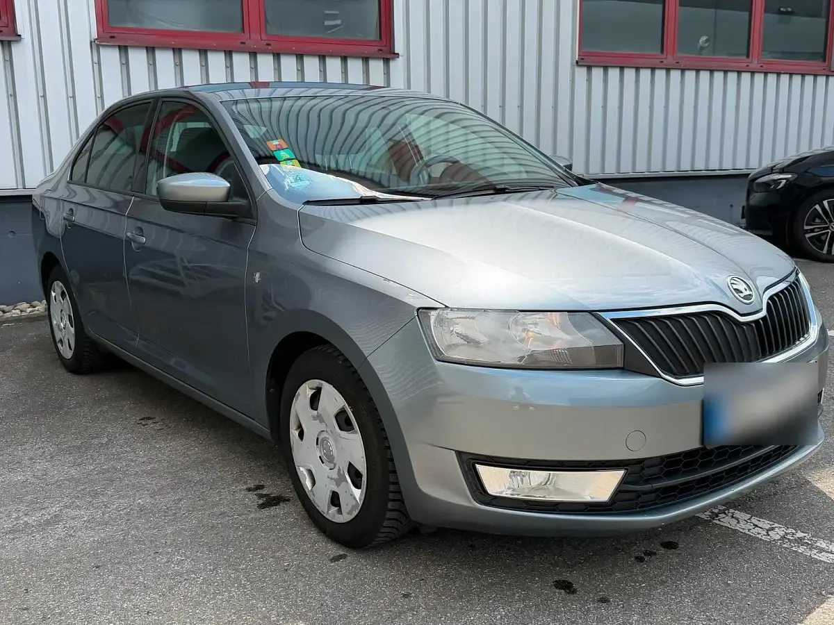 Gebraucht Skoda Rapid 105 PS (77 kW) 2013 Grau Kleinwagen