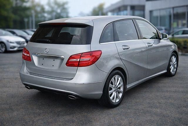 Gebraucht Mercedes B220 170 PS (125 kW) 2014 Silber Van / Kleinbus