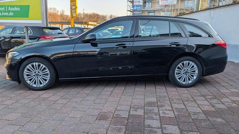 Gebraucht Mercedes C220 200 PS (147 kW) 2023 Schwarz Limousine