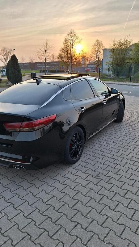 Gebraucht Kia Optima 141 PS (103 kW) 2016 Schwarz Limousine