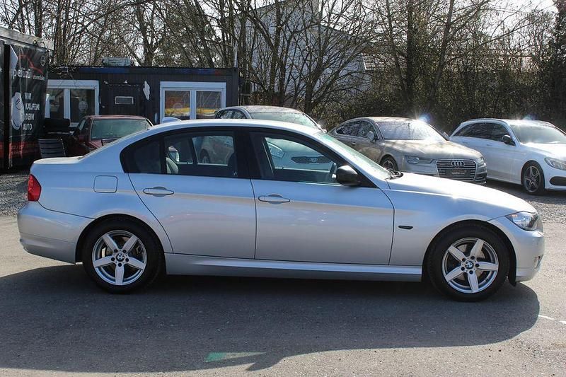 Gebraucht BMW 320 Comfort Edition 170 PS (125 kW) 2009 Silber Limousine