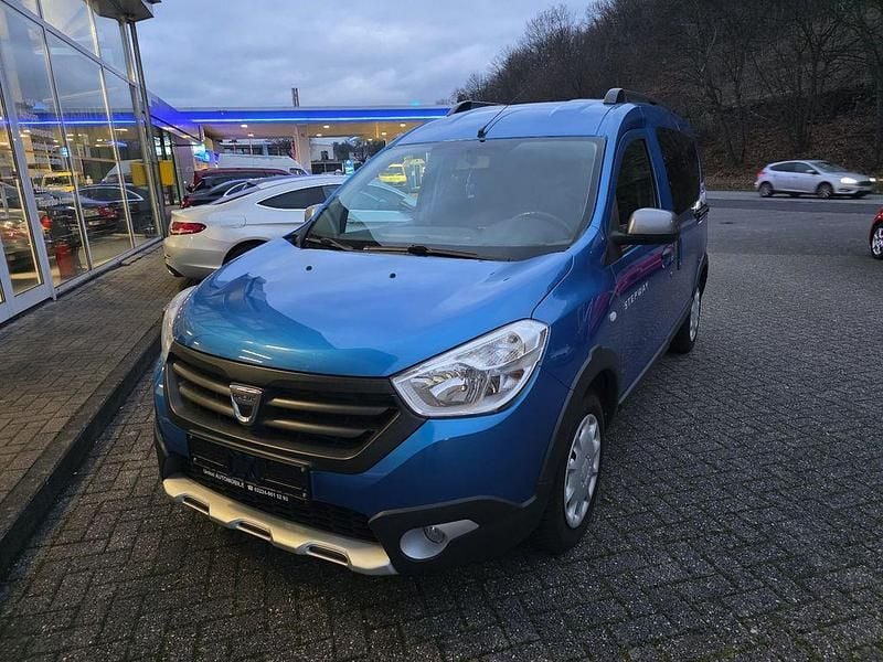 Blau Gebraucht 2015 Dacia Dokker Stepway Van / Kleinbus | 4.950 € (Superpreis) - Bild 1/4