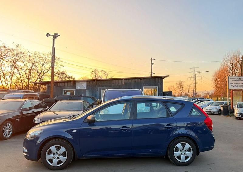 Gebraucht Kia Ceed 105 PS (77 kW) 2011 Blau Kleinwagen