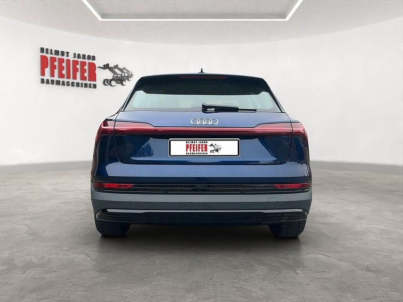 Gebraucht Audi e-tron Basis 230 kW (313 PS) 2021 Blau SUV